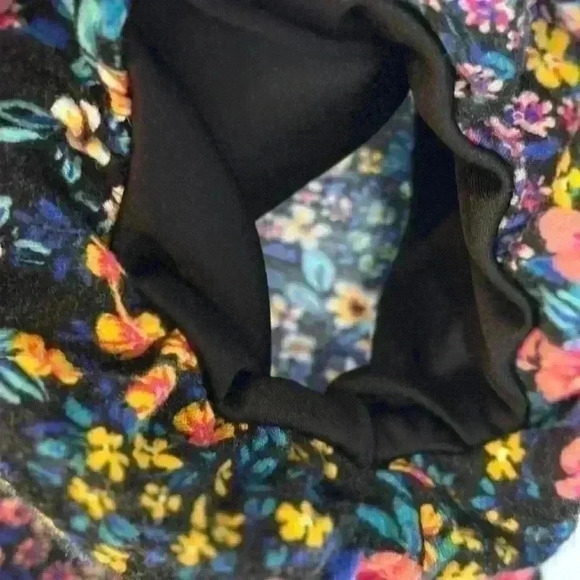 Torrid Blouse Black with Bright Flowers (Size 00) - Picture 8 of 8